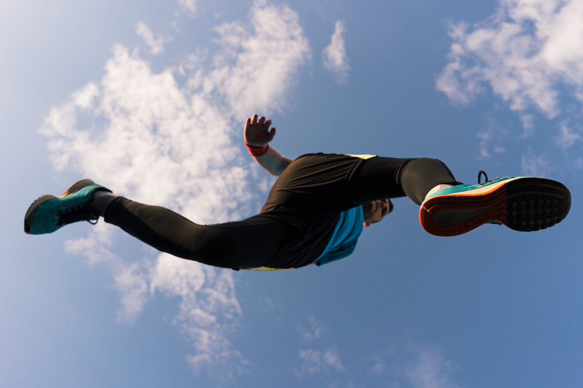 sportsman-runs-jump-into-sky
